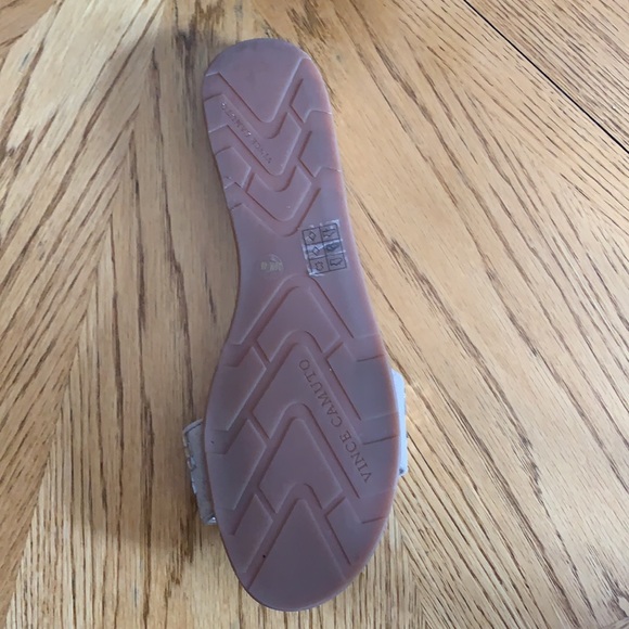 Vince Camtuo sandals size 10 never worn Gold flash - Picture 3 of 4